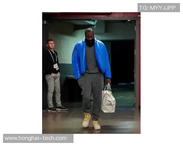 足球场上球星穿搭风采展现时尚魅力 潮流与竞技的完美融合