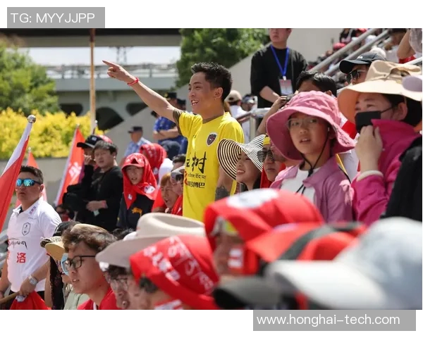 足球球星经典衬衫收藏展示引领球迷时尚潮流